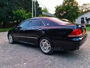 Toyota Crown 2006 Blue
