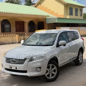 Toyota Vanguard 2011 Off white