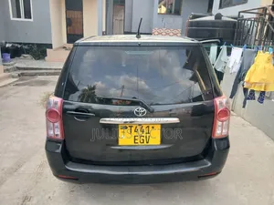 Toyota Raum 2010 Black