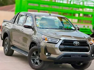 Toyota Hilux 2024 Green