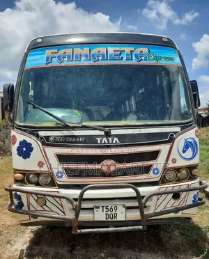 Tata Starbus Ultra Skool 2018 White