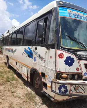 Tata Starbus Ultra Skool 2018 White