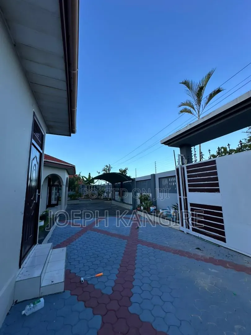 5bdrm House in Ubungo, Mbweni for sale