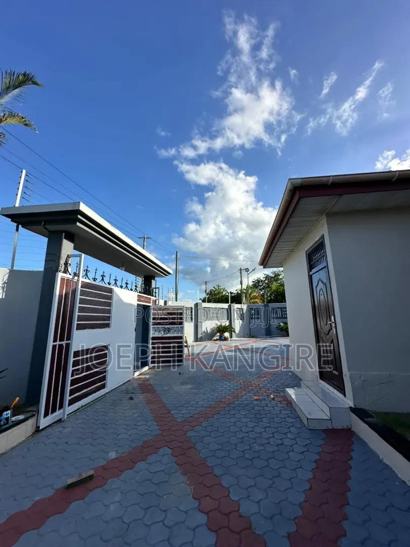 5bdrm House in Ubungo, Mbweni for sale