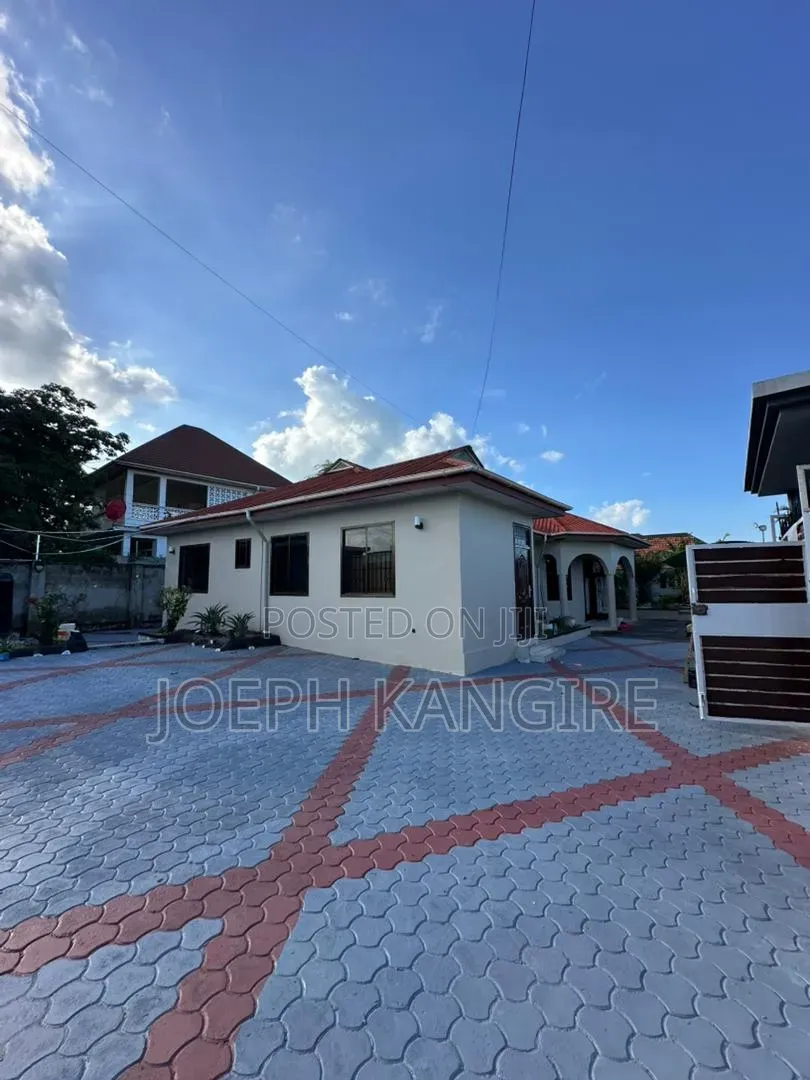 5bdrm House in Ubungo, Mbweni for sale