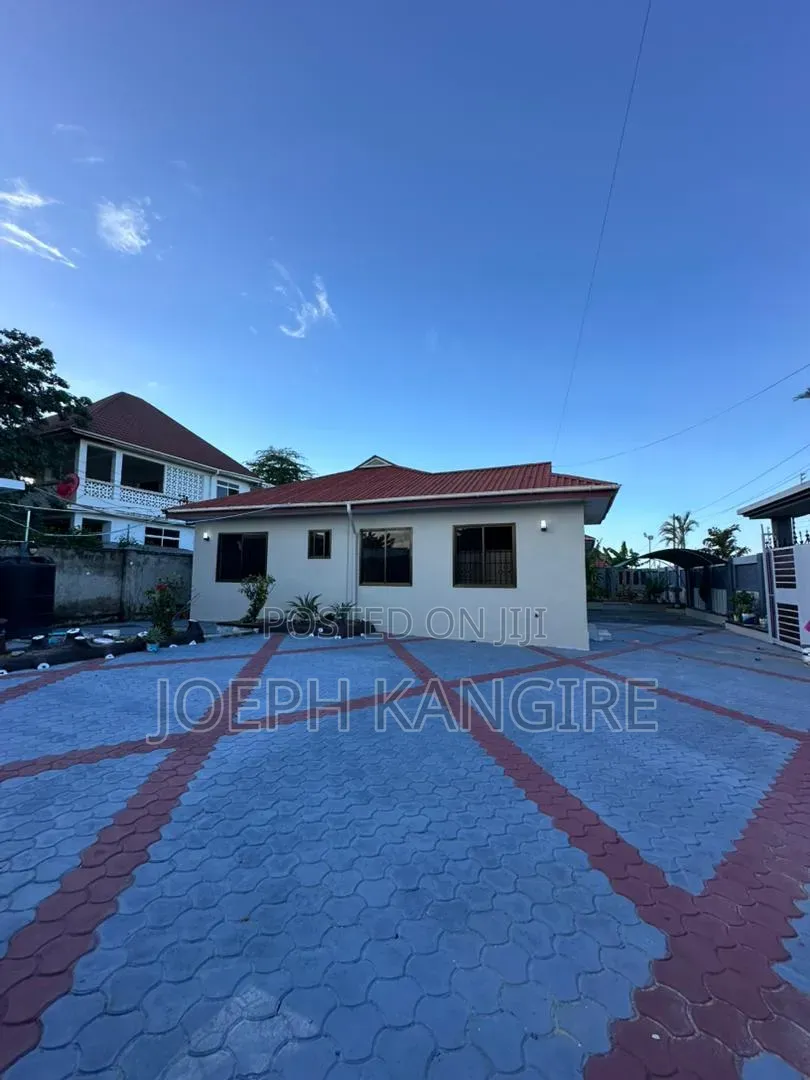 5bdrm House in Ubungo, Mbweni for sale