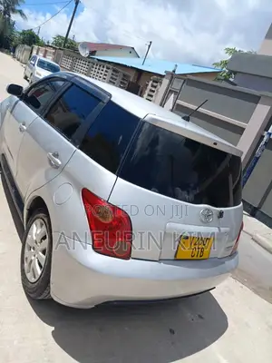 Toyota IST 2004 Silver