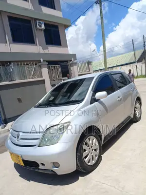 Toyota IST 2004 Silver