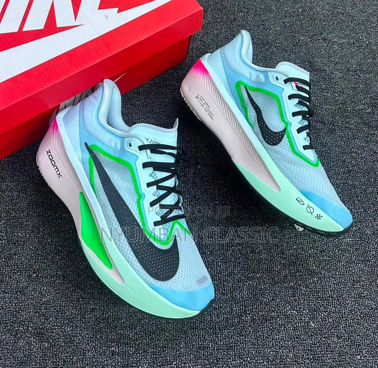 Nike Zoomx Jogging Shoes