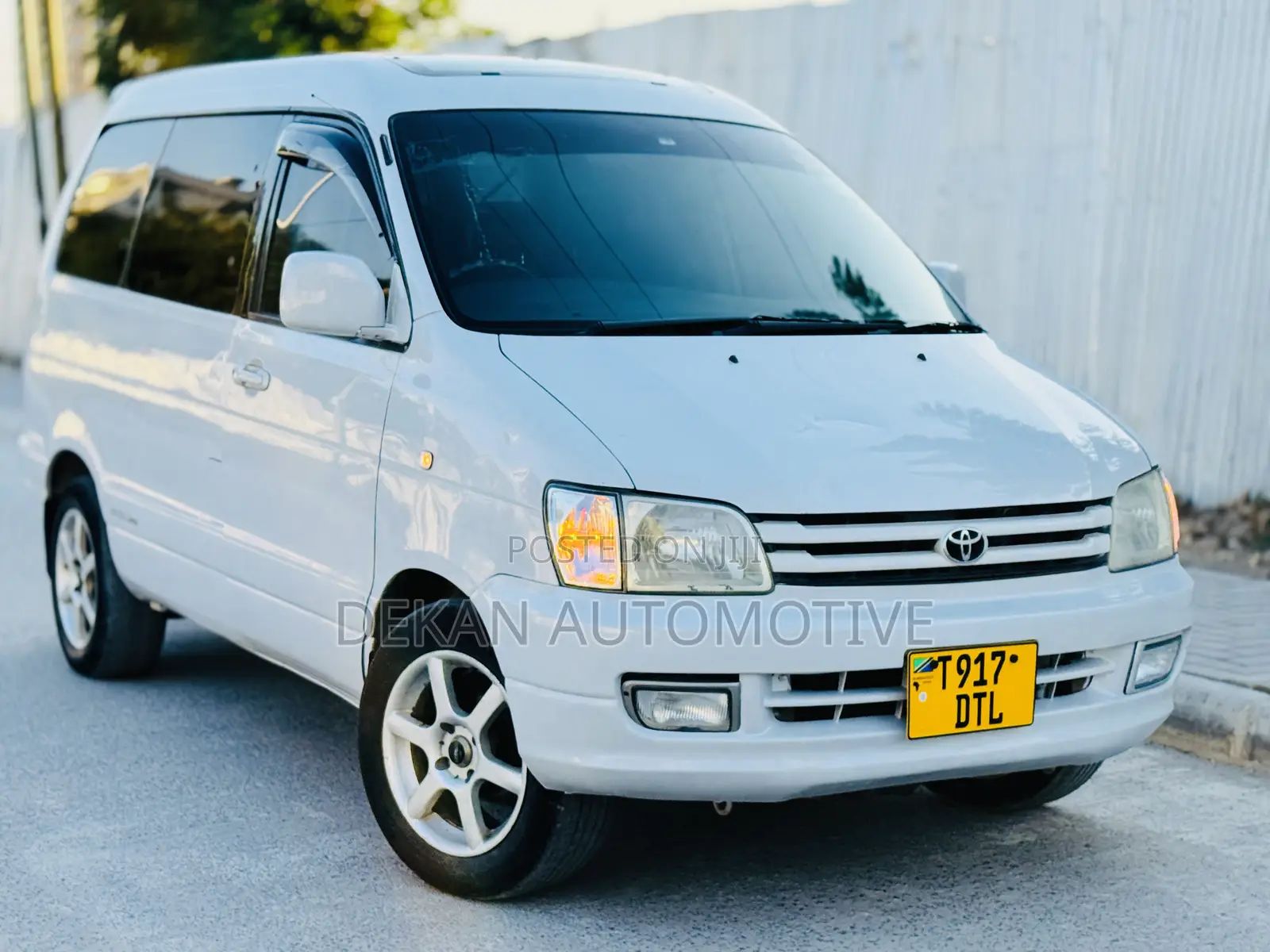 Toyota Noah 2.0 FWD (8 Seater) 2001 White