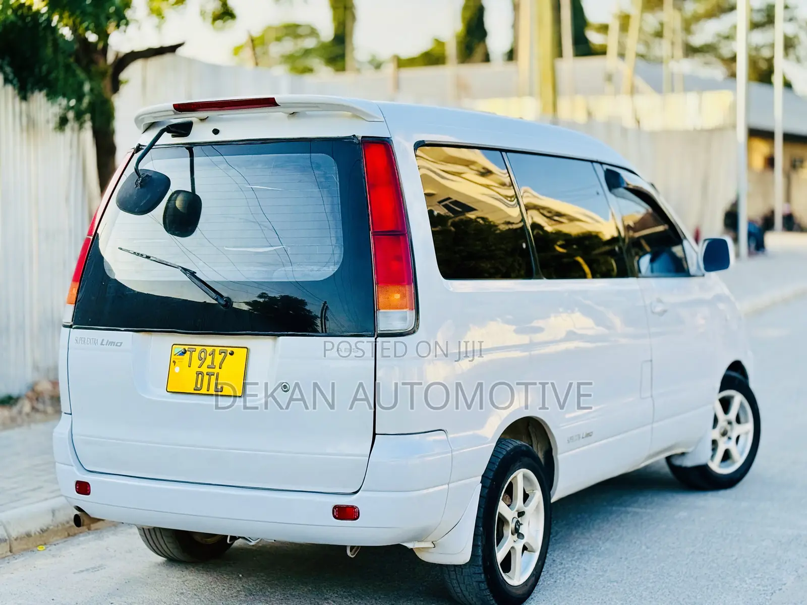 Toyota Noah 2.0 FWD (8 Seater) 2001 White