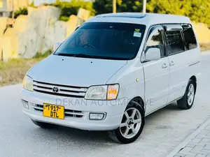 Toyota Noah 2.0 FWD (8 Seater) 2001 White