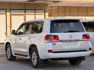 Toyota Land Cruiser 4.6 V8 ZX 2017 Pearl