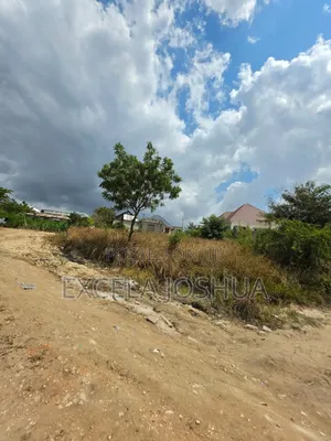 Kiwanja Kinauzwa Madale Msigani