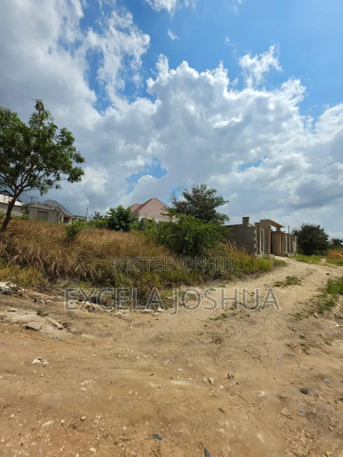Kiwanja Kinauzwa Madale Msigani