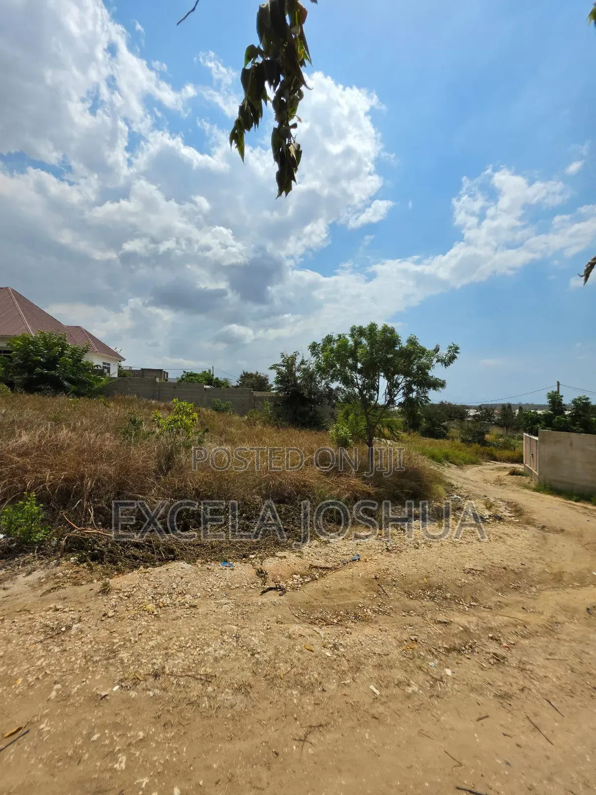 Kiwanja Kinauzwa Madale Msigani