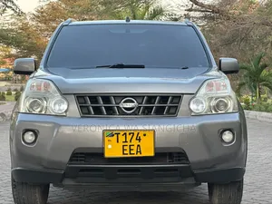 Nissan X-Trail 2010 Gold