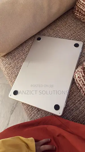 Laptop Apple MacBook Air 2022 M2 8GB Apple M2 SSD 256GB