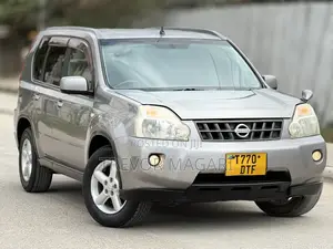 Nissan X-Trail 2011 Gold