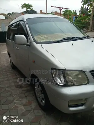 Toyota Noah 2.0 AWD (8 Seater) 2001 Silver