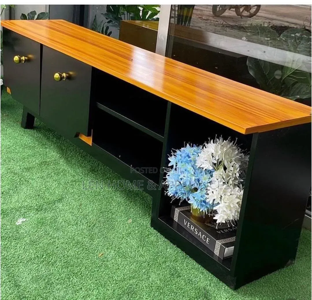 Showcase Color Brown and Black