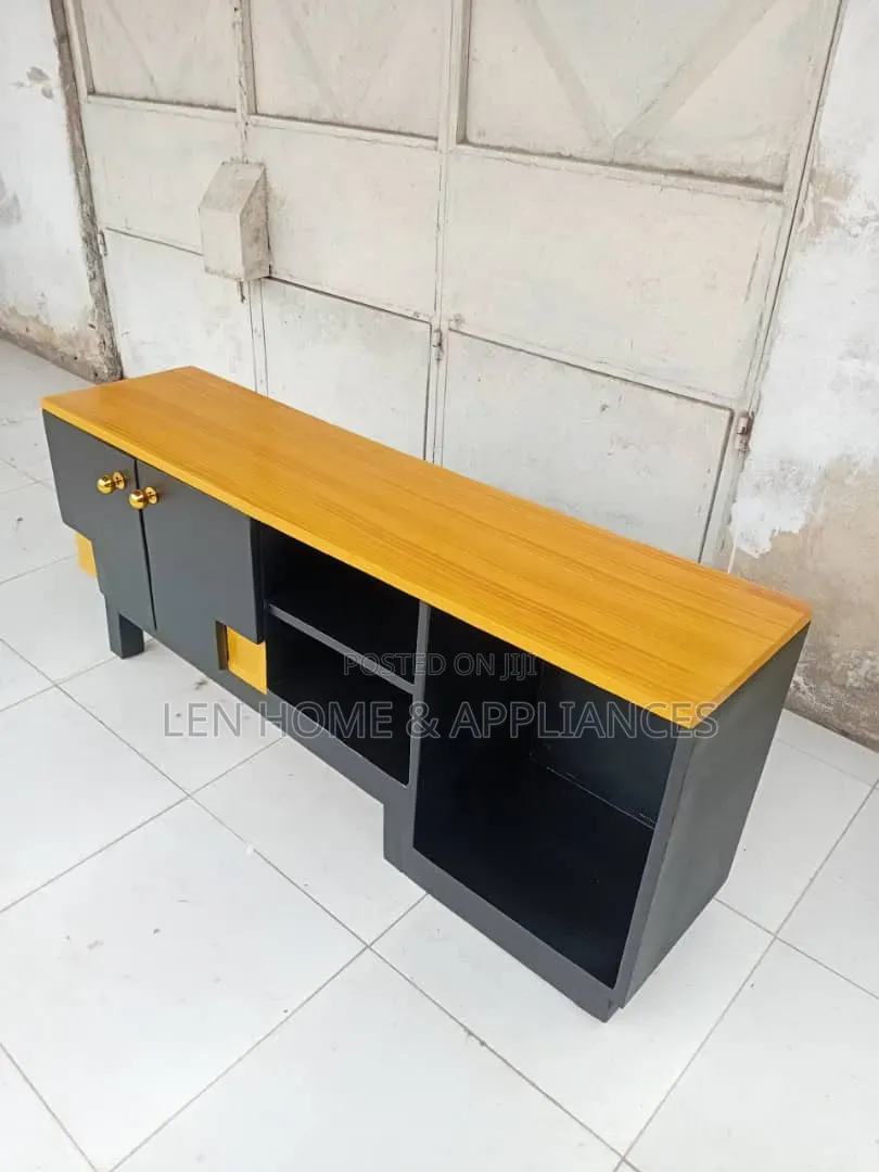 Showcase Color Brown and Black