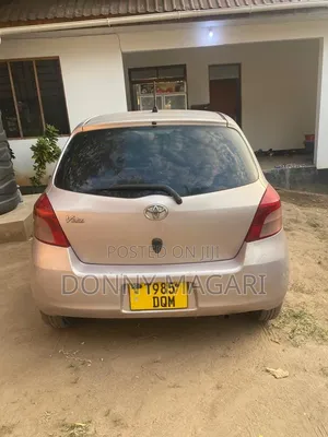Toyota Vitz 2005 Silver