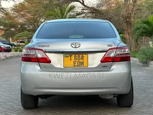 Toyota Premio 2013 Silver
