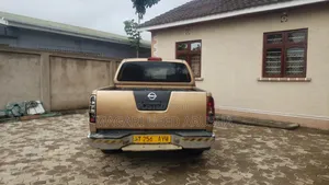Nissan Navara 2004 Gold
