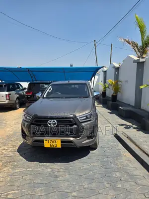 Toyota Hilux Revo Double Cab Deisel 2.8 AWD 2019 Gold
