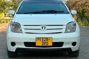 Toyota IST 2004 White