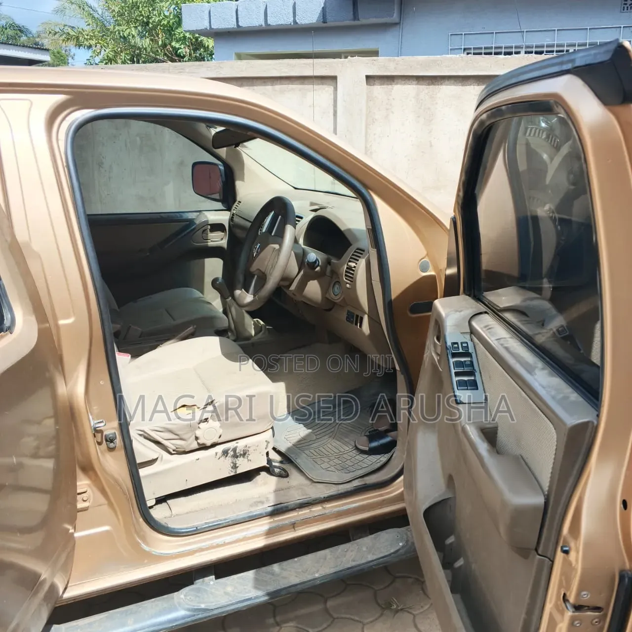 Nissan Navara 2004 Gold