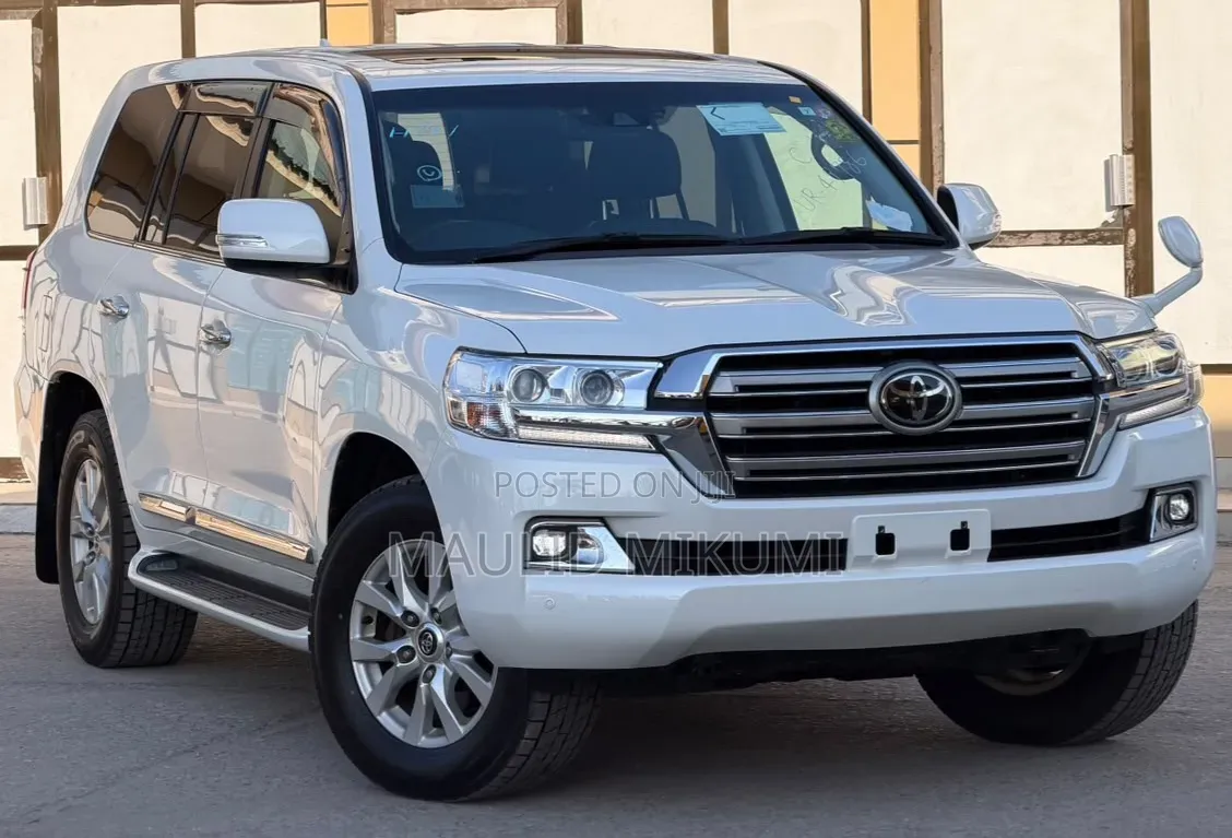 Toyota Land Cruiser 2017 White