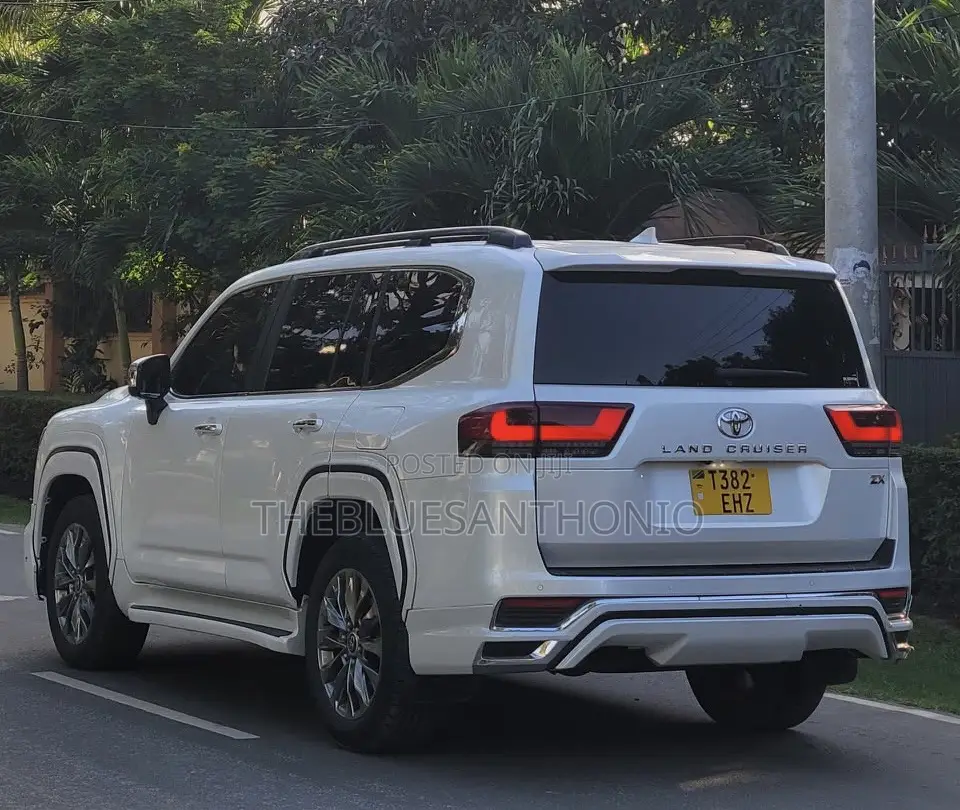 Toyota Land Cruiser 2023 White