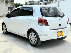 Toyota Vitz 2009 White