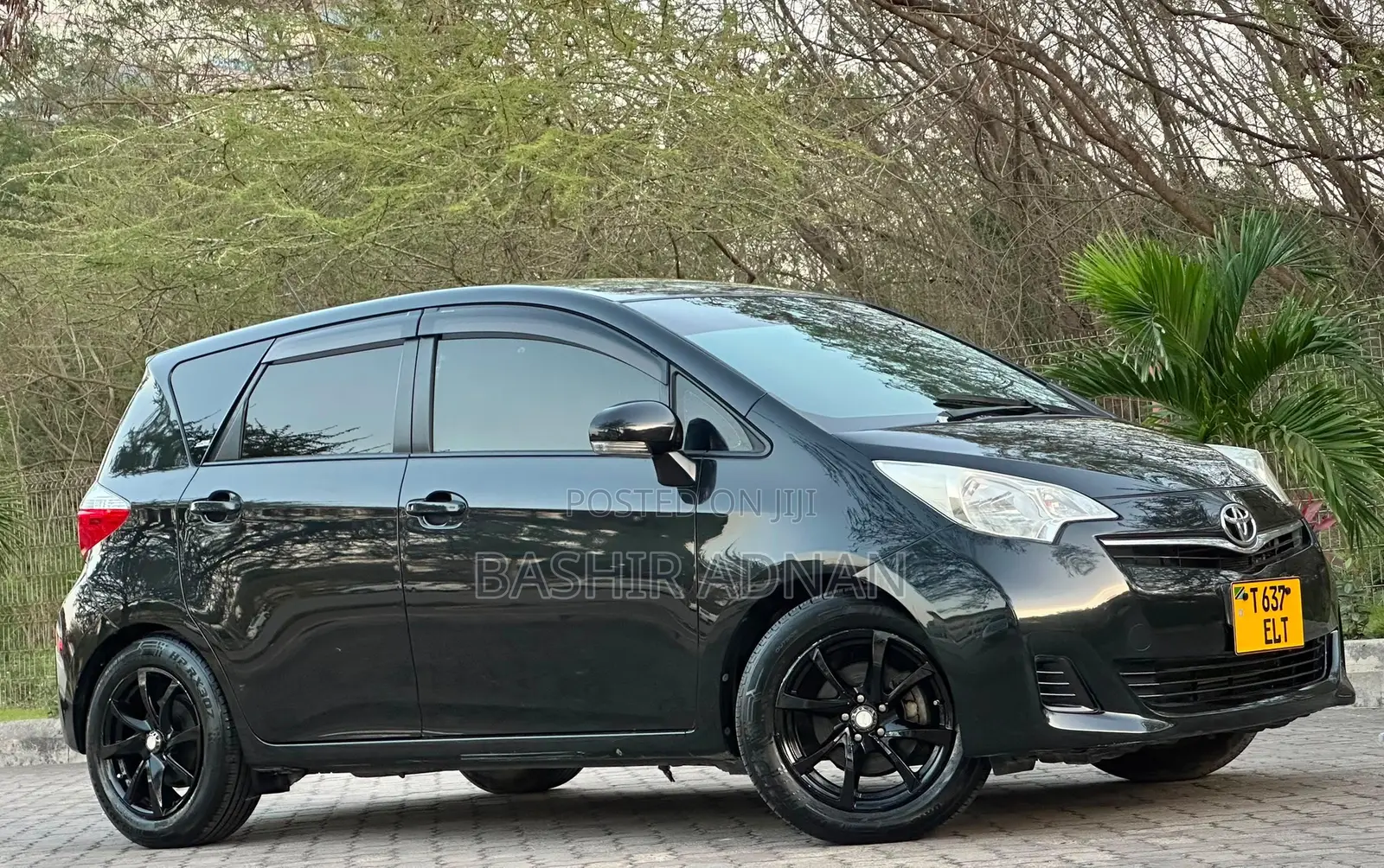 Toyota Ractis 1.5 FWD 2012 Black