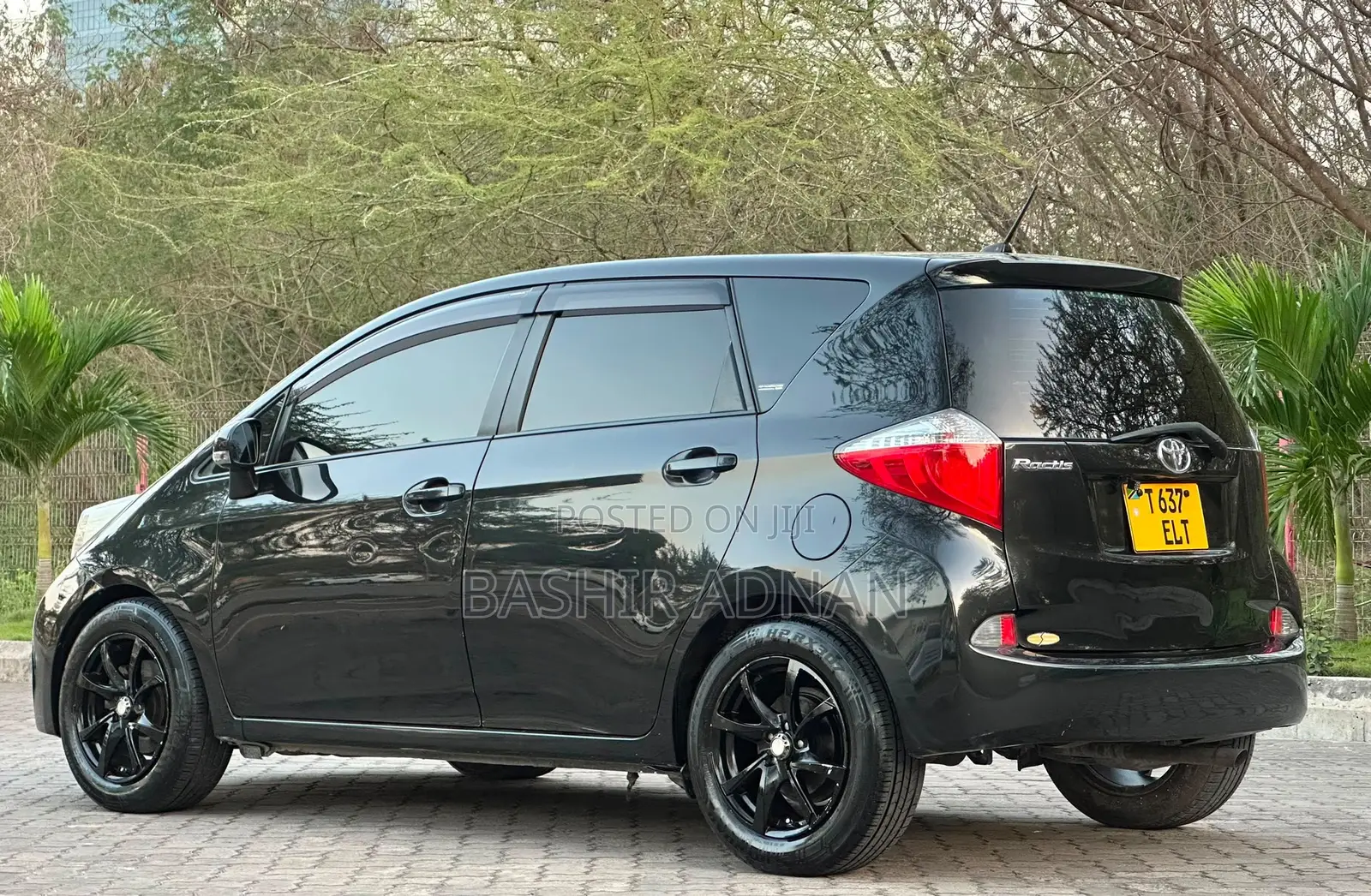 Toyota Ractis 1.5 FWD 2012 Black