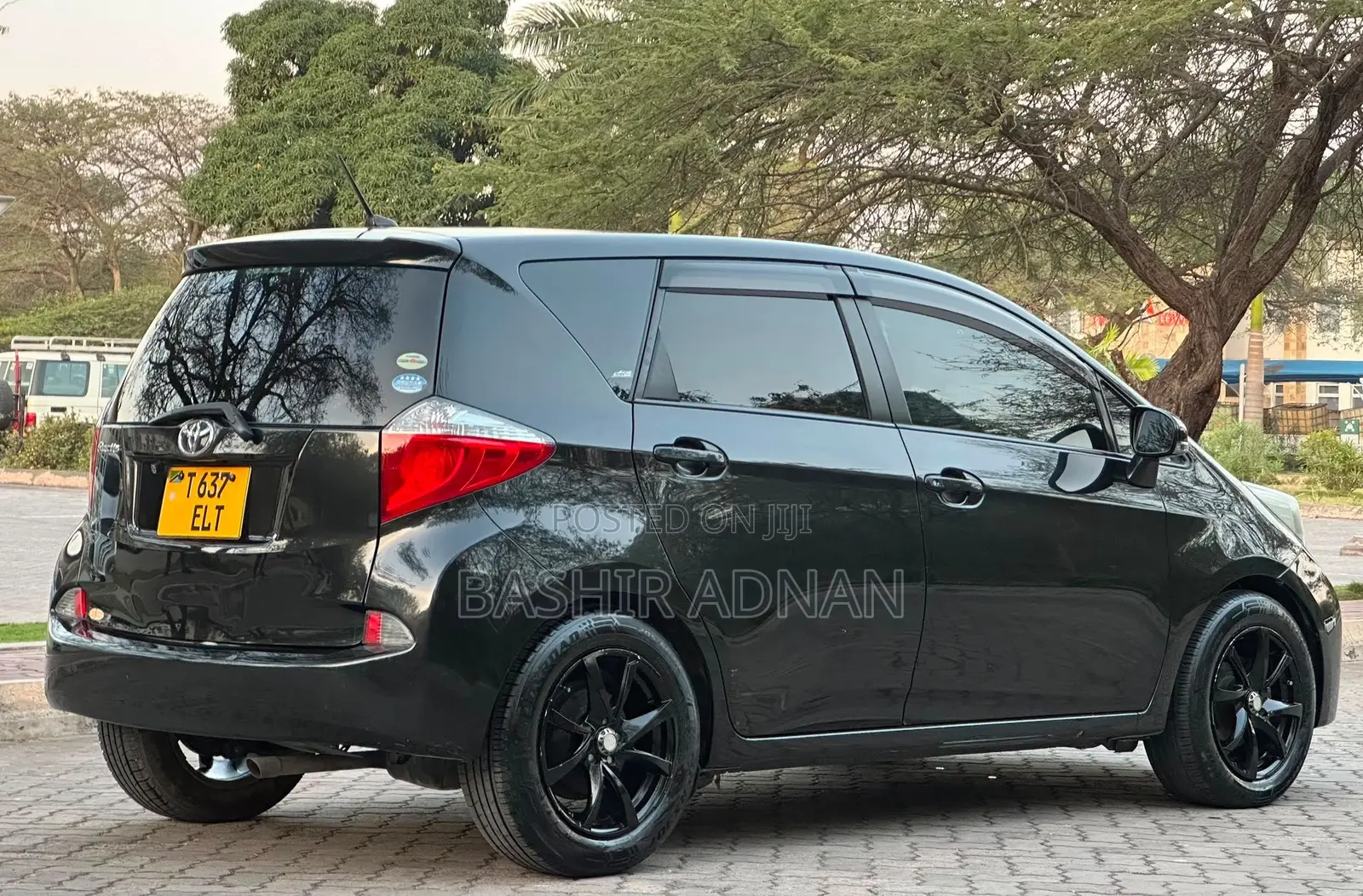 Toyota Ractis 1.5 FWD 2012 Black