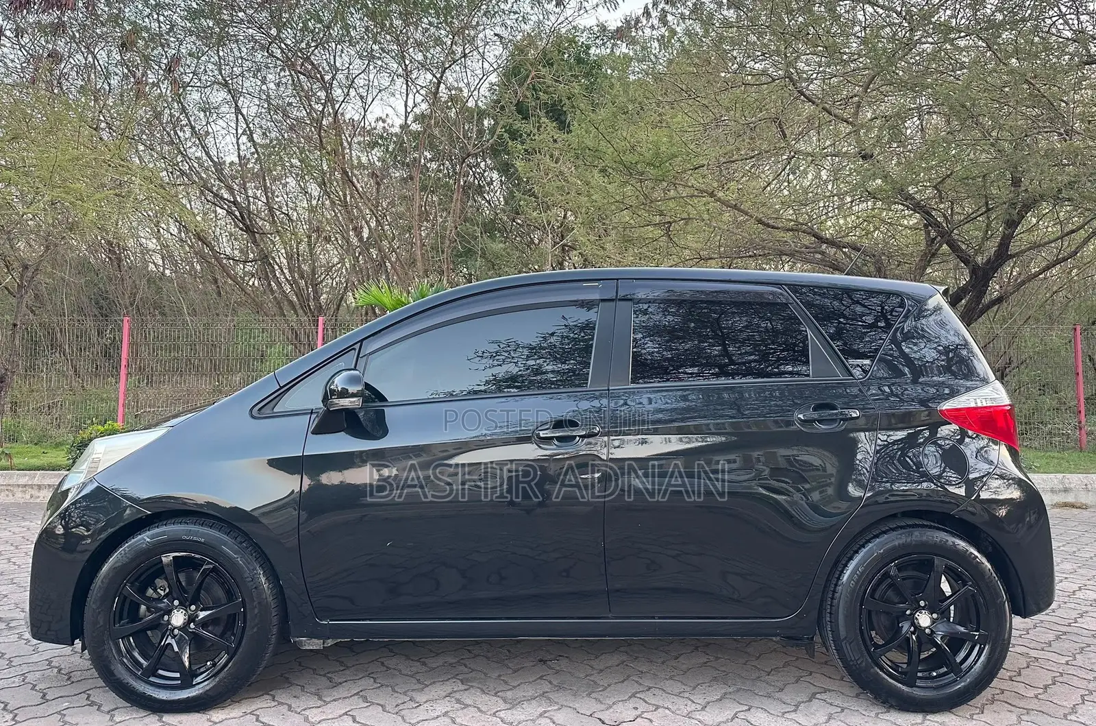 Toyota Ractis 1.5 FWD 2012 Black