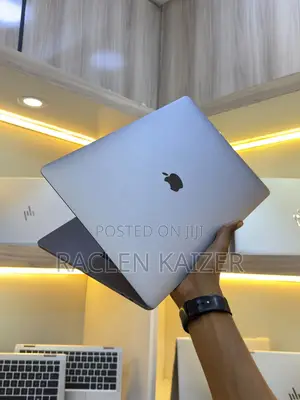 New Laptop Apple MacBook Pro 2017 16GB Intel Core i7 SSD 512GB
