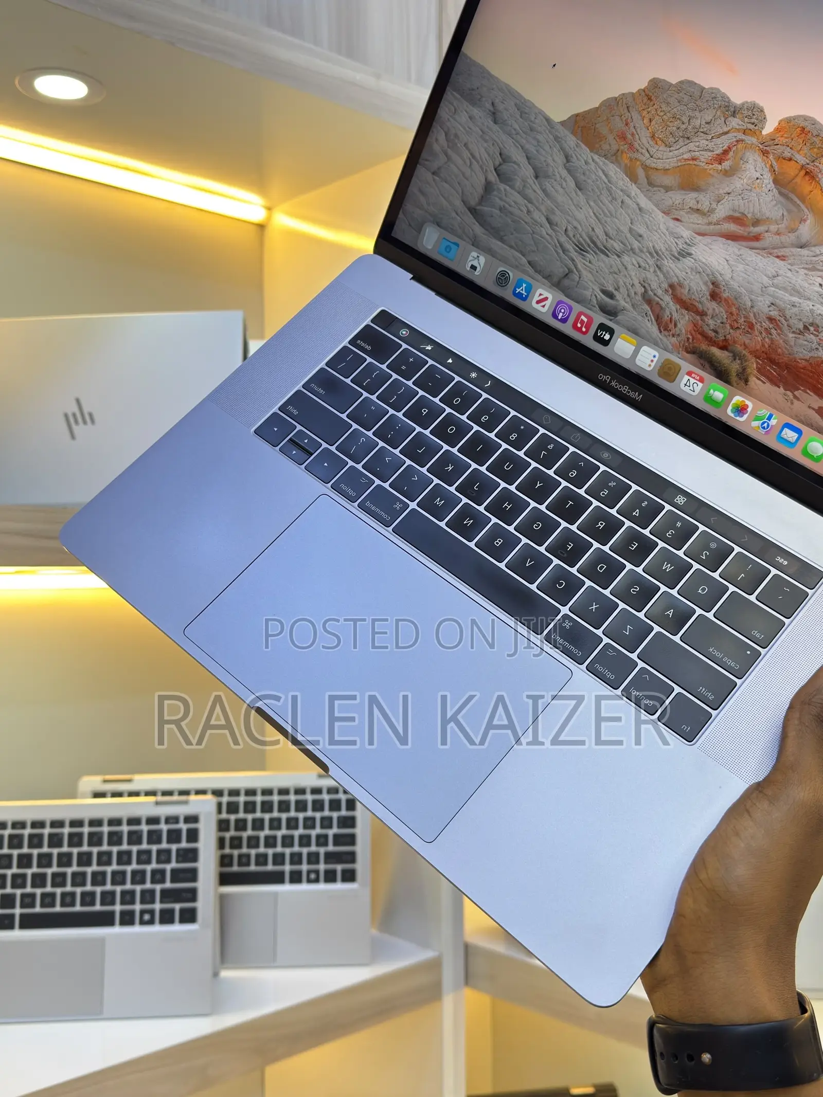 New Laptop Apple MacBook Pro 2017 16GB Intel Core i7 SSD 512GB