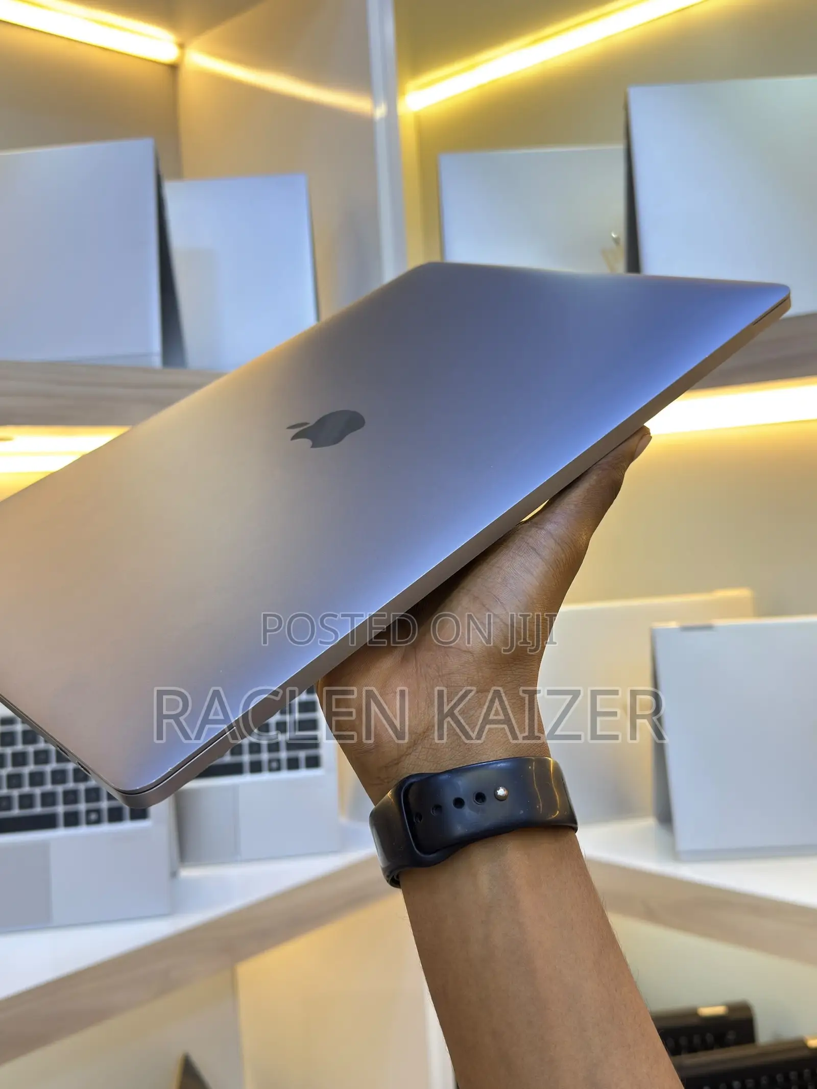 New Laptop Apple MacBook Pro 2017 16GB Intel Core i7 SSD 512GB