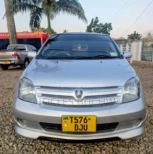 Toyota IST 2005 Silver
