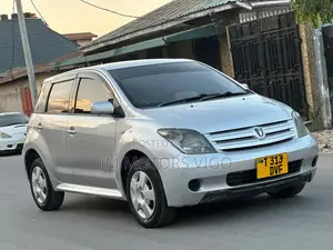 Toyota IST 2004 Silver