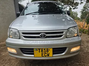 Toyota Noah 2001 Silver