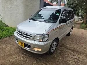 Toyota Noah 2001 Silver