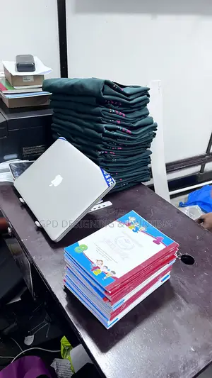 Tunauza Na Kuprint T Shirt Tajir