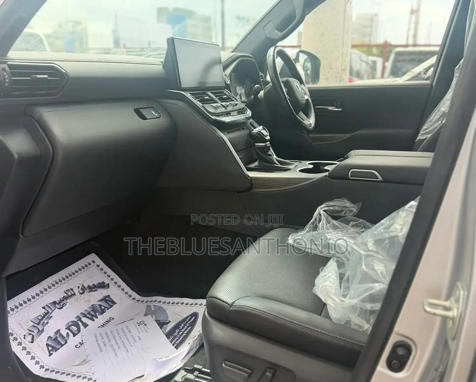Toyota Land Cruiser 2024 Silver