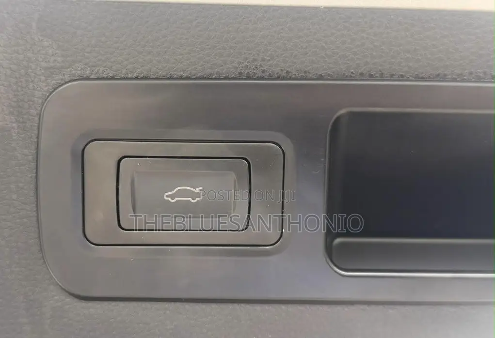 Toyota Land Cruiser 2024 Silver