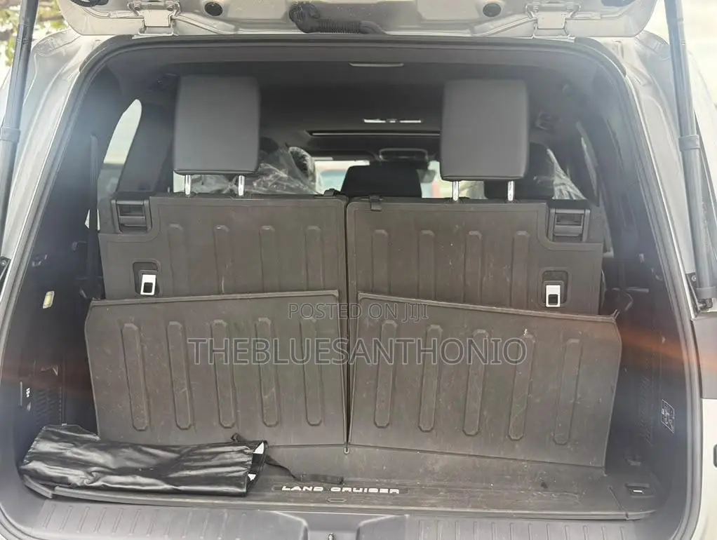 Toyota Land Cruiser 2024 Silver